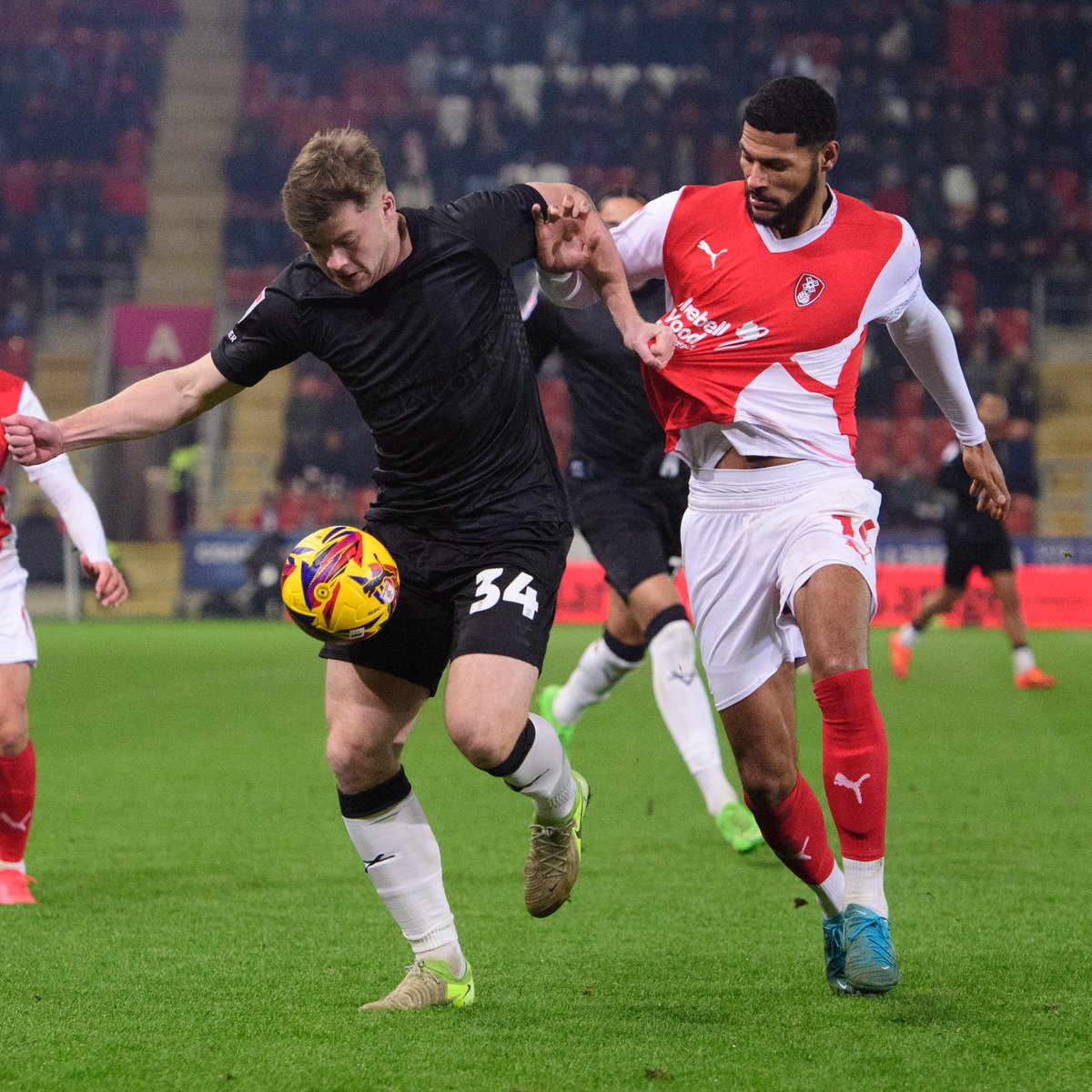 LincolnCity_FC's tweet photo. 7️⃣ to play.

⌚️ 90' | 🔴 2-1 ⚫️ | #ROTLIN https://t.co/BkdQK1DEXV