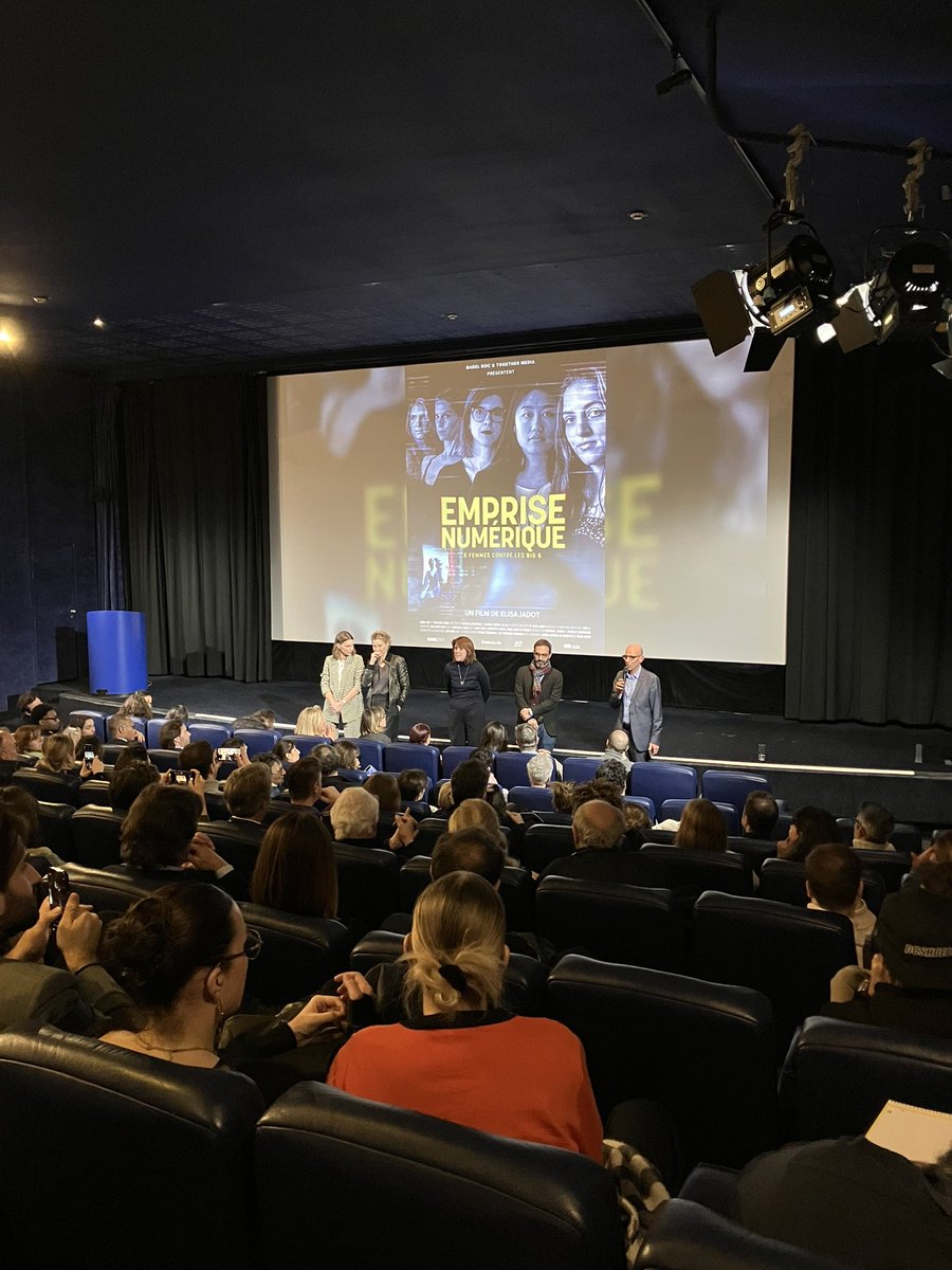 Immanquable, le #documentaire Emprise numérique, 5 femmes contre les Big 5 d’ <a href="/ElisaJadot_/">Elisa Jadot</a> 

Salle pleine ce soir à l’avant-première <a href="/Francetele/">France Télévisions</a> en présence d’un public très attentif. 

#ServicePublic 

Rdv mar 10/12 à 21.05 sur #France5 et france.tv