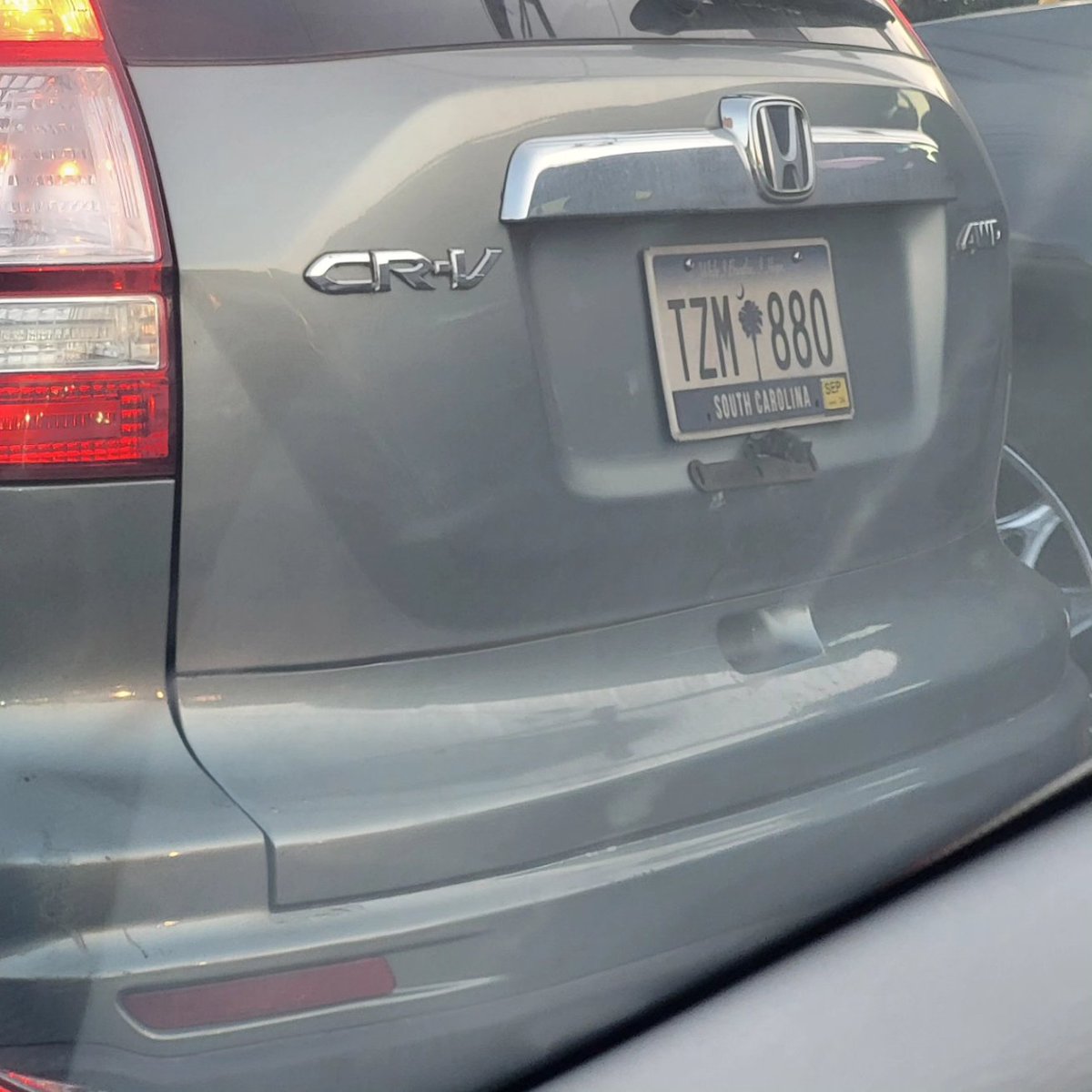 amberavery33's tweet photo. This idiot almost hit us. People can't fucking drive at all. Greenville SC #dummiedrivers https://t.co/c93HtOwUsP