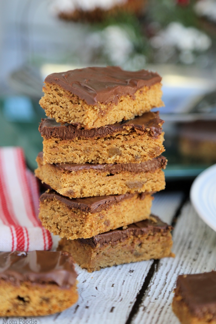Looking for an unique Christmas Cookie for the swap this year? 
Chocolate  Hazelnut Ginger Bar Cookies  #Christmas #cookies  momfoodie.com/chocolate-haze…