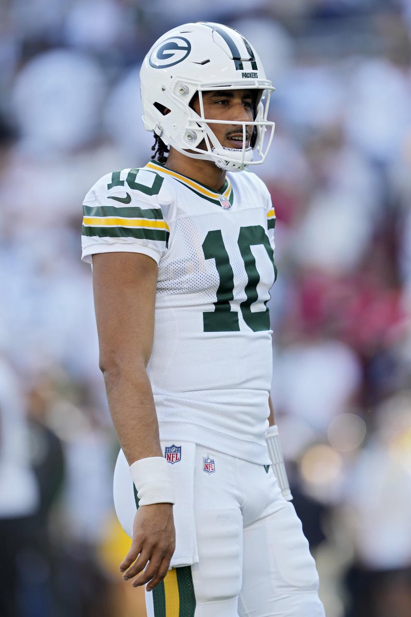 ShowtymeZack's tweet photo. This uniform matchup would be so sick on Thursday Night Football https://t.co/tYKGOePntc