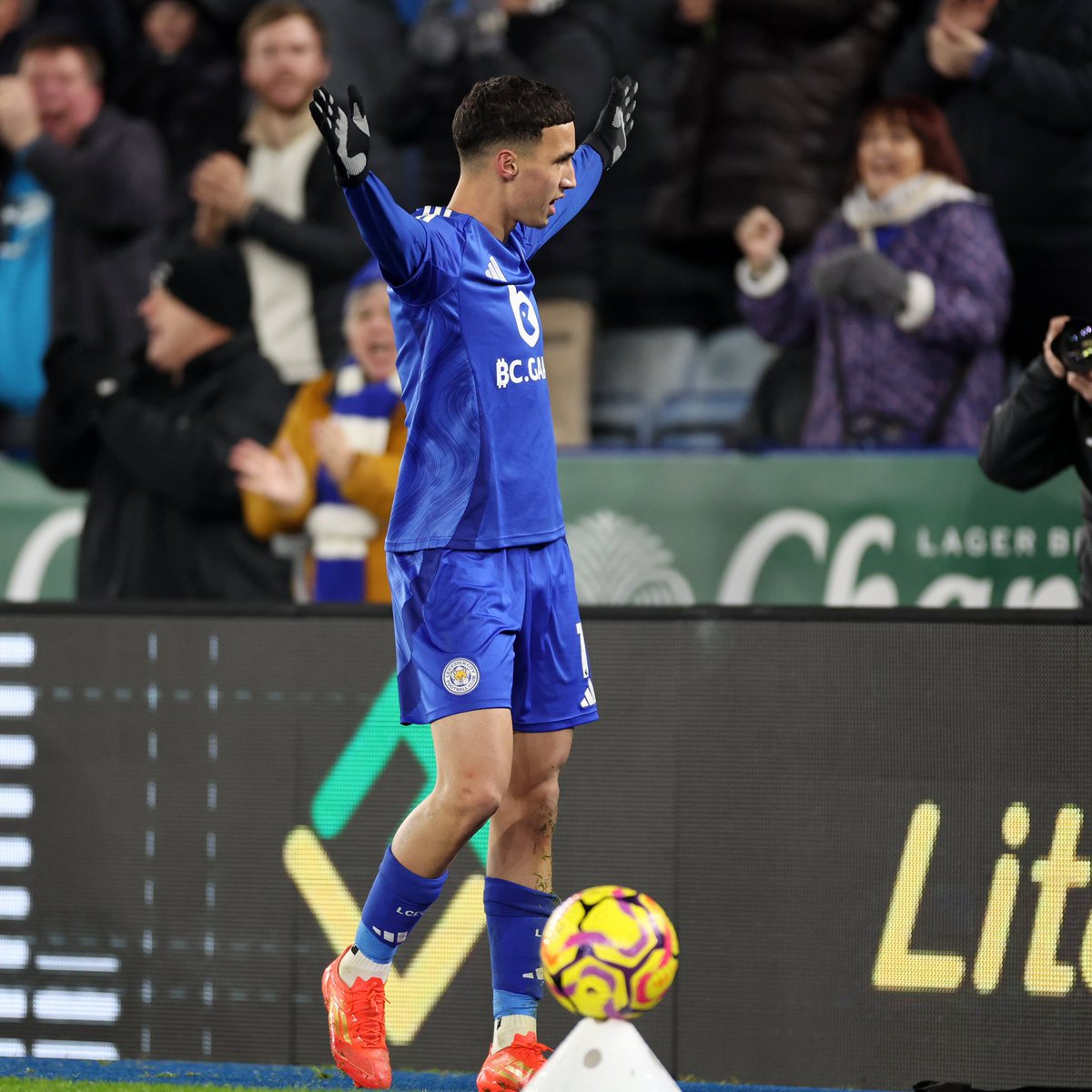 🦊🇲🇦 Bilal El Khannouss vs West Ham:

74 minutes played
45 touches
23/29 accurate passes (79%)
3 key passes
3 big chances created
1 goal
1 assist
2/3 accurate long balls
2/2 successful dribbles
4/8 ground duels won
1/2 aerial duels won
3 interceptions
2 tackles

MOTM⭐️

| #LCFC |