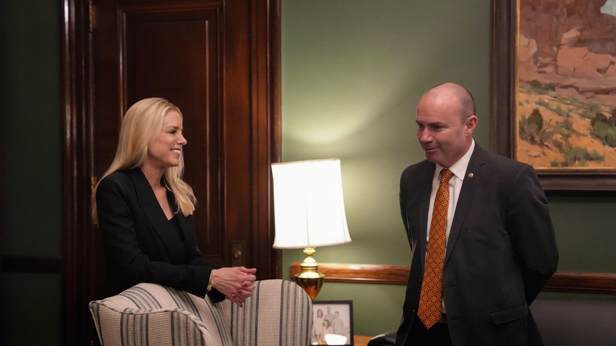 Mike Lee tweet media