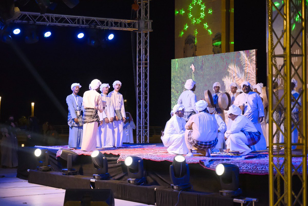 MOE_EPR's tweet photo. على ضفاف الساحل الشرقي..
 يتألق طلاب تعليم الشرقية بتقديم عروض متنوعة من الموروث الثقافي والفني للمنطقة في مهرجان الفلكلور الوطني الثالث بالمنطقة الشرقية. https://t.co/sBGANtkiOH