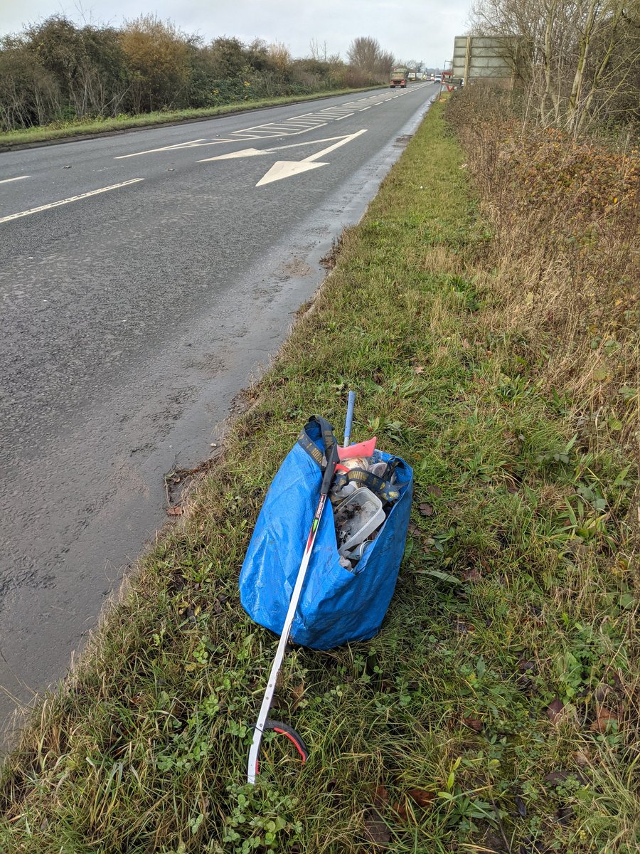 EricTorrington's tweet image. I like the wind of passing cars blowing through my hair. Its the trucks that create #windshear that tests the wig though 😂 Exposed #litterpickers A419 #Gloucestershire.