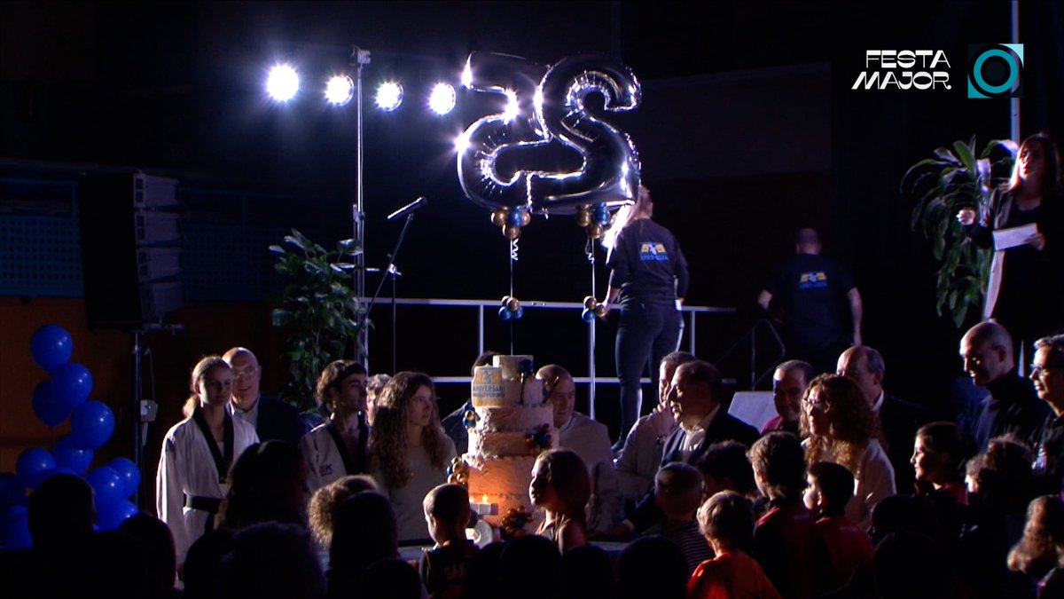 NOTÍCIES | El Pavelló celebra els seus vint-i-cinc anys amb una gala carregada de records, ritme i sorpreses
VÍDEO 👇
youtube.com/watch?v=7A7qyn…