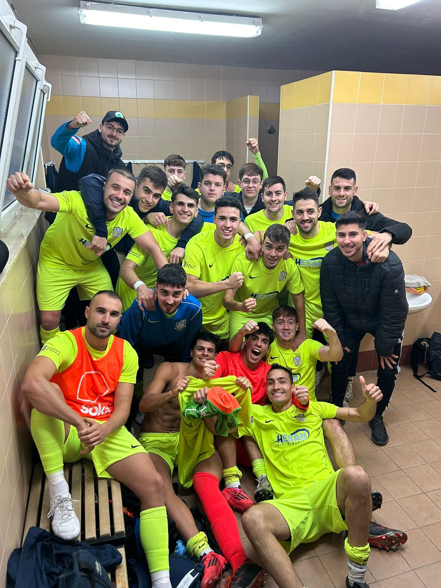 CDFHelmantico's tweet photo. MOMENTOS DEL FIN DE SEMANA
1️⃣ Foto de la victoria del Primer Equipo
2️⃣ Foto de la victoria del Juvenil 'A'
3️⃣ Foto de la victoria del Cadete 'A'
4️⃣ Foto de la victoria del Infantil 'A' https://t.co/Sj2kYxpjHd