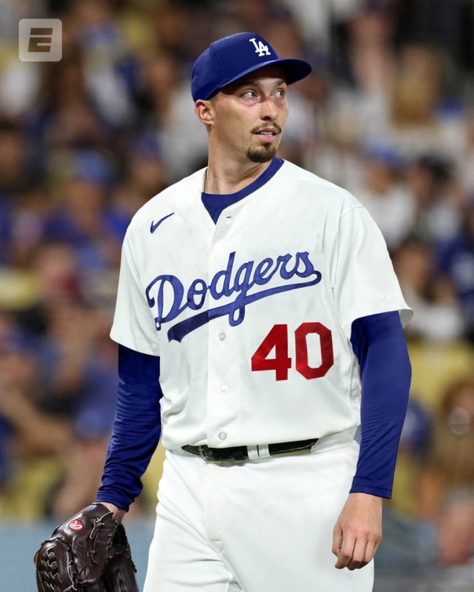 DodgersNation's tweet photo. IT’S SNELLZILLA TIME AT DODGER STADIUM 🔥 https://t.co/8wDJmajo2q