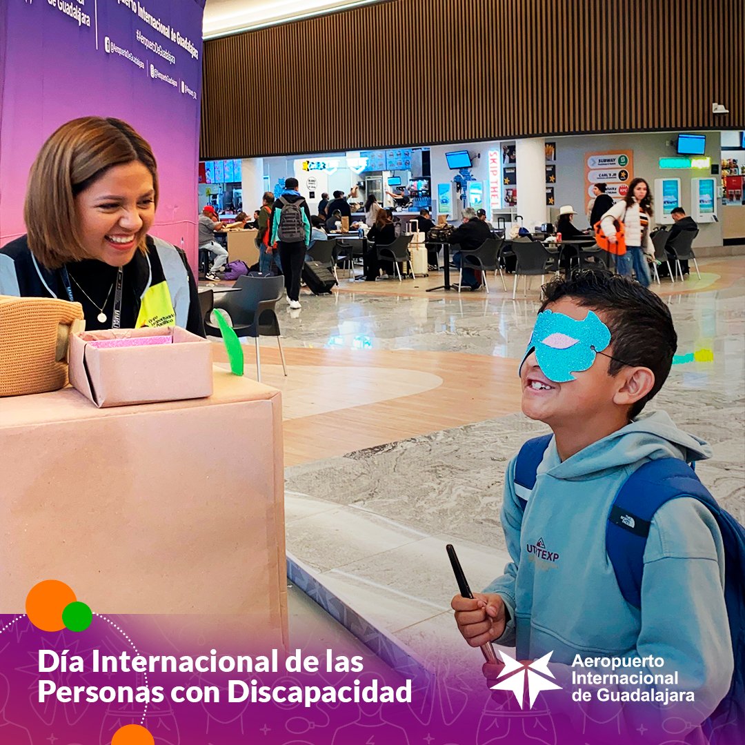 Aeropuerto_GDL's tweet photo. 🌿 Celebramos el Día Internacional de las Personas con Discapacidad en el #AeropuertoDeGuadalajara con masajes relajantes, ofrecidos por fisioterapeutas con discapacidad visual de #Unidos. ¡Un recordatorio de que las barreras son solo mentales! #InclusiónGAP #GAPBLUE https://t.co/7Nvr6ak1Al
