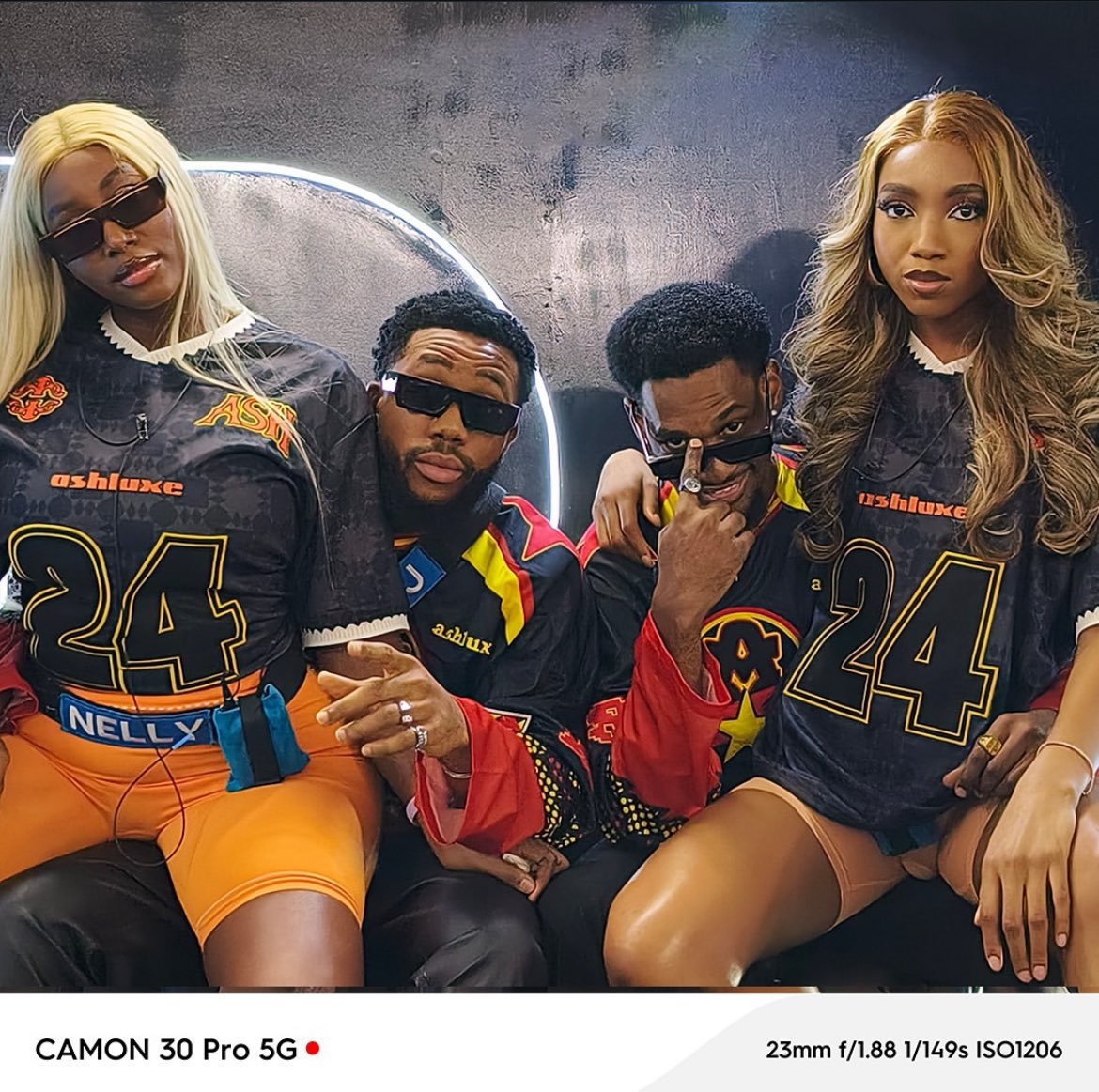 AnjolaoluwaFav1's tweet image. For 4in1 to give us Christmas content😔🕯🕯
@iam_topherJ @UkahAnita @nellymbonu_ @Sooj_Official