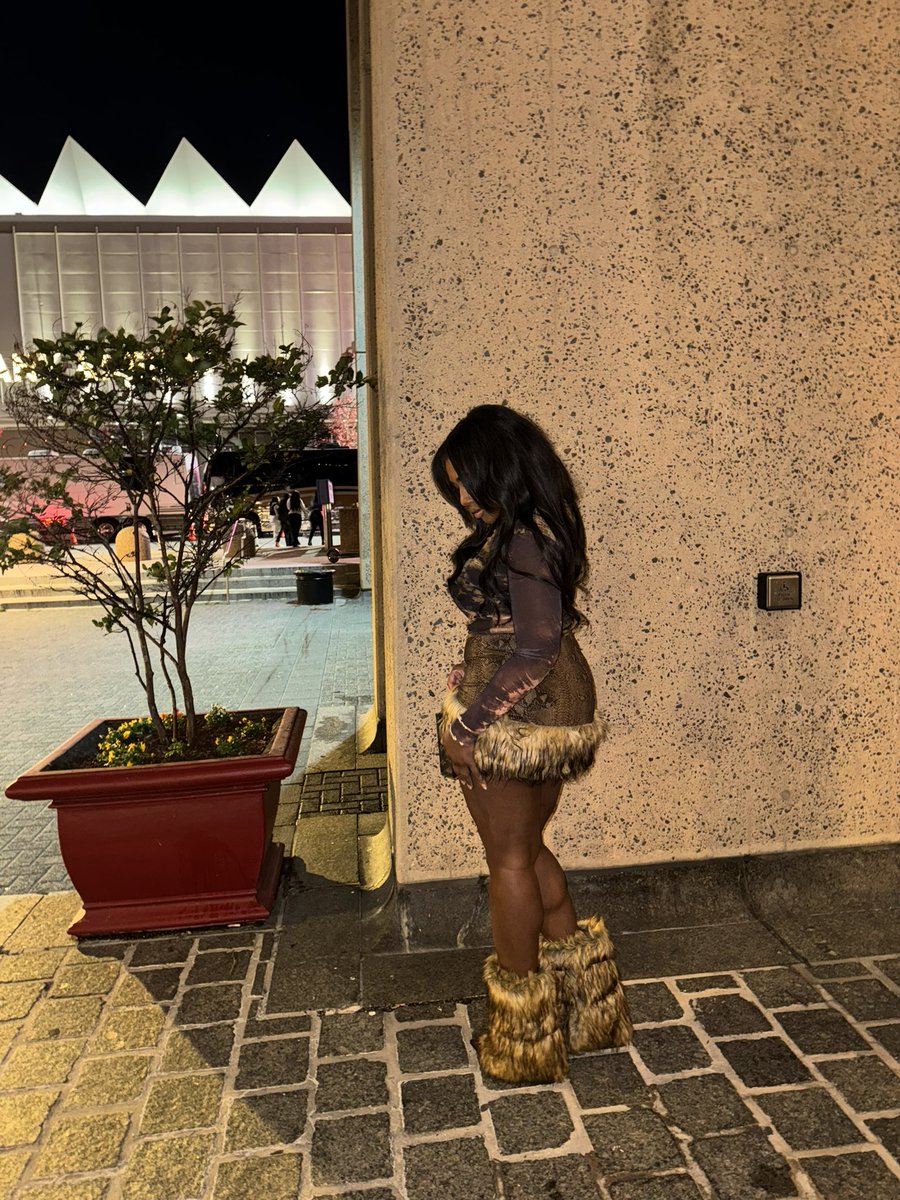 _ambbb's tweet image. hard to stay sane f*cking with a pretty sag♐️