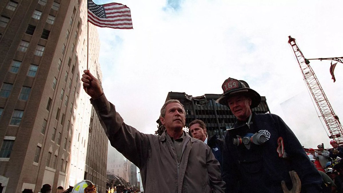 Pollitik_Lab's tweet photo. Bush's response to 9/11 boosted his approval ratings above 70%, paving the way for re-election in 2004. In contrast, Trump's mishandling of COVID-19 saw his approval ratings drop near 37% by election time. Foreign crises can make or break a presidency. #Trump #WBush #COVID19 https://t.co/rn9so3iG3V