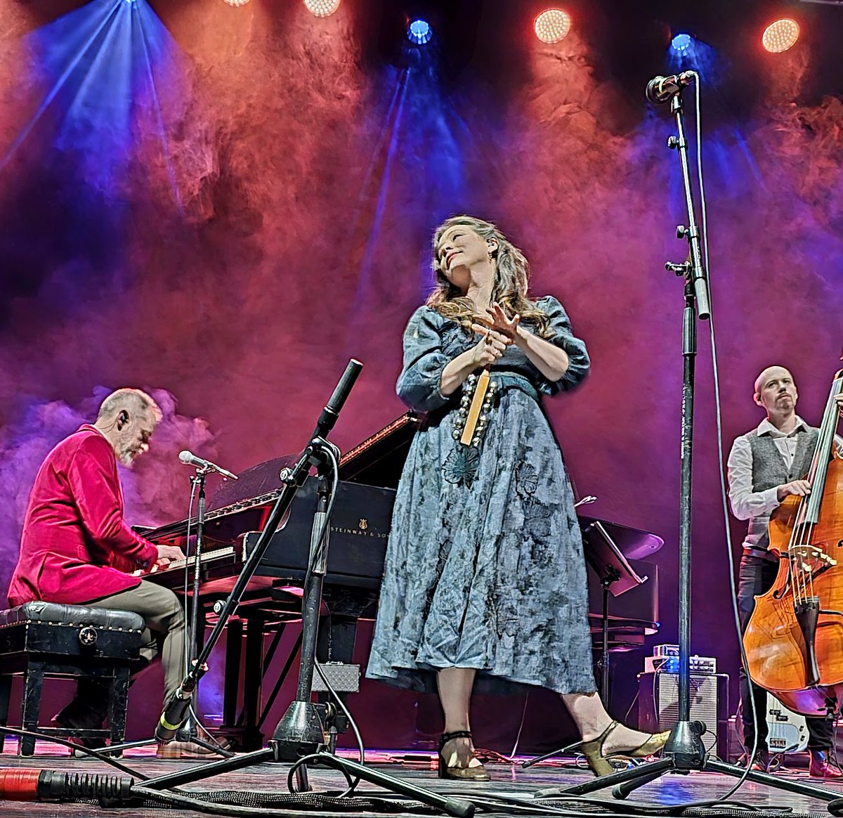 BillyHopkinson's tweet photo. A wonderful evening was had at @glasshouseicm with @TheUnthanks playing their beautiful new album in full. 
Thank you. https://t.co/0mEnLPZPNb