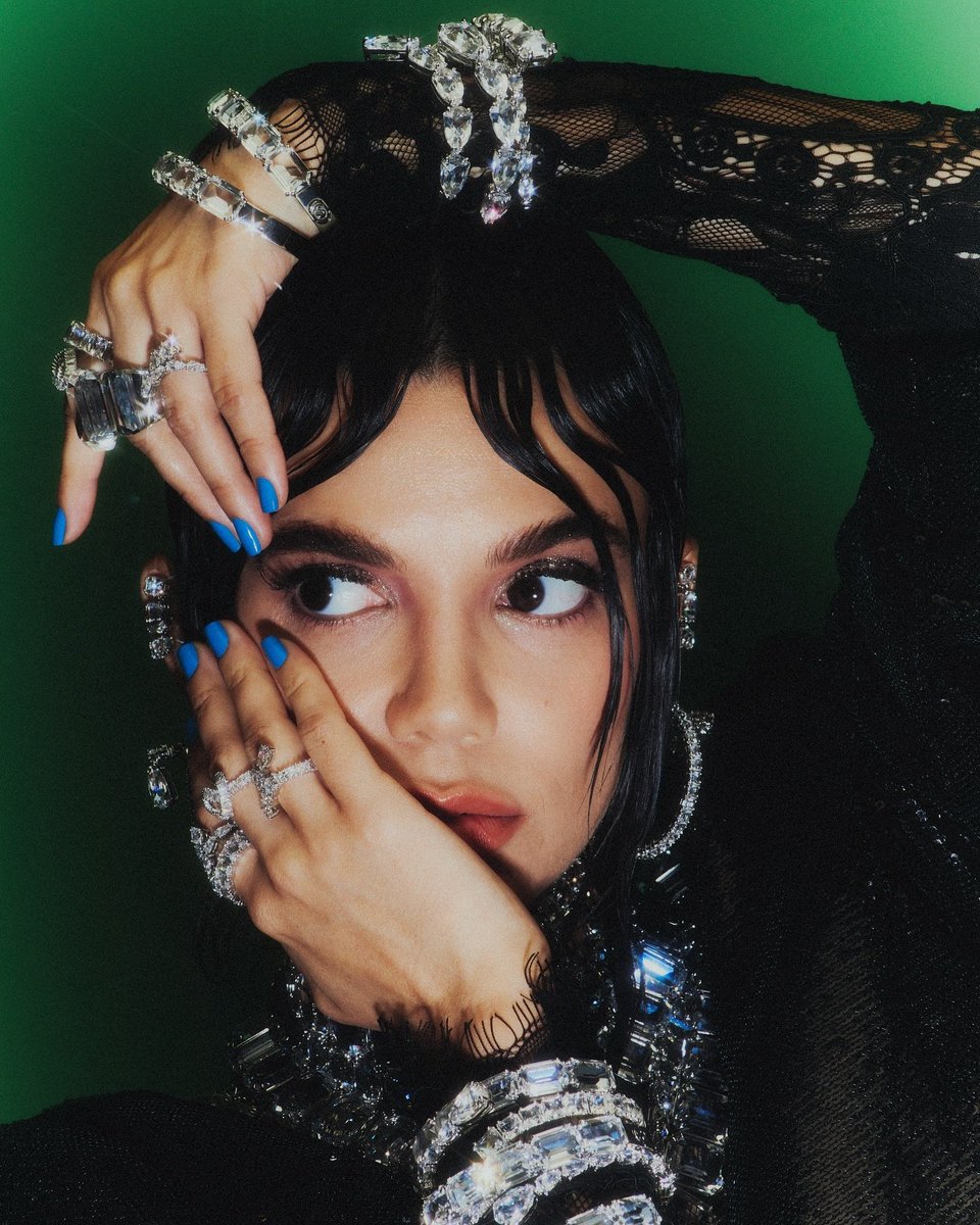 PortalRanu's tweet image. "Celebrando o fim de ano com @swarovski, em uma verdadeira Festa dos Sonhos, e um bate papo super gostoso com @ellebrasil. Leia mais em elle.com.br 🖤 " 

📸 Manu Gavassi via Feed