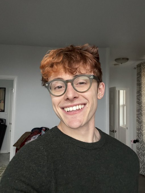 Put holes in my ears today :) https://t.co/Dx85gQw4W7