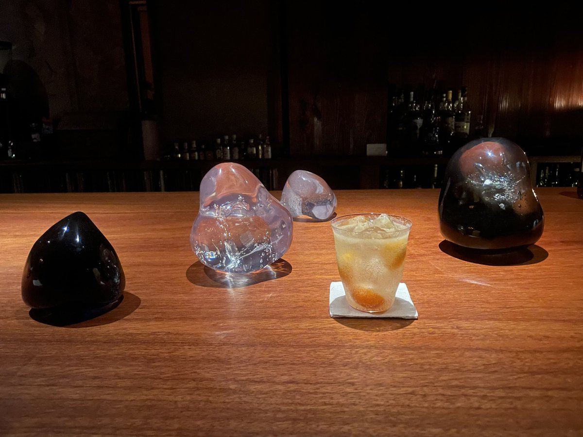 下記の三軒茶屋のbar cōmoriでも展示をさせていたただいています。
こちらは大人な空間に透明な椅子と透明なオブジェクトを展示しています。
マスターの美味しいお酒を飲みながら作品をご覧いただけます。
金柑のカクテル美味しかった！

詳細は下記またはInstagramまで。
satw.jp/exhibiton2024/