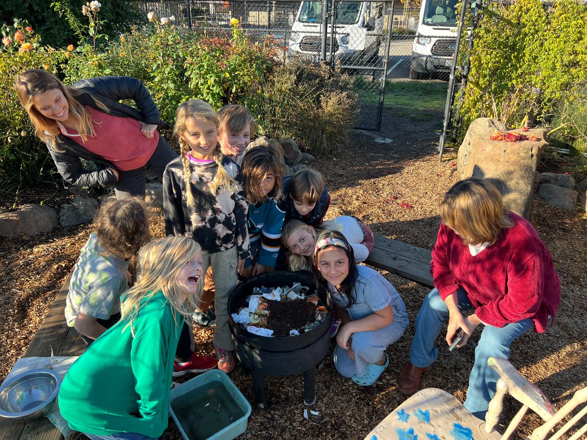 TNVSchool's tweet image. 🪱 Digging into composting with 3rd grade! Students welcomed red wigglers to their new home, learning how these tiny friends turn food scraps into rich soil.  Hands-on, sustainable learning at its best! 

#Composting #WormComposting #EnvironmentalEducation #HandsOnLearning