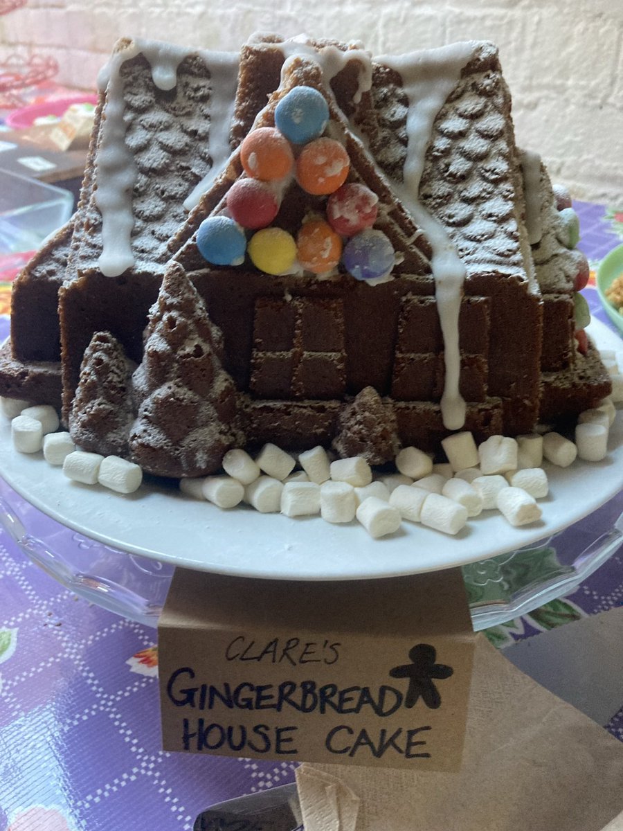 Bakers wanted! 🧁 
Can you provide cakes, buns, bakes or slices for Harper’s Yard community cafe on 15th December? Raising money for <a href="/WomensaidBelLis/">Women's Aid Belfast & Lisburn</a> 
Drop us a line if your can bring some goodies. ❤️