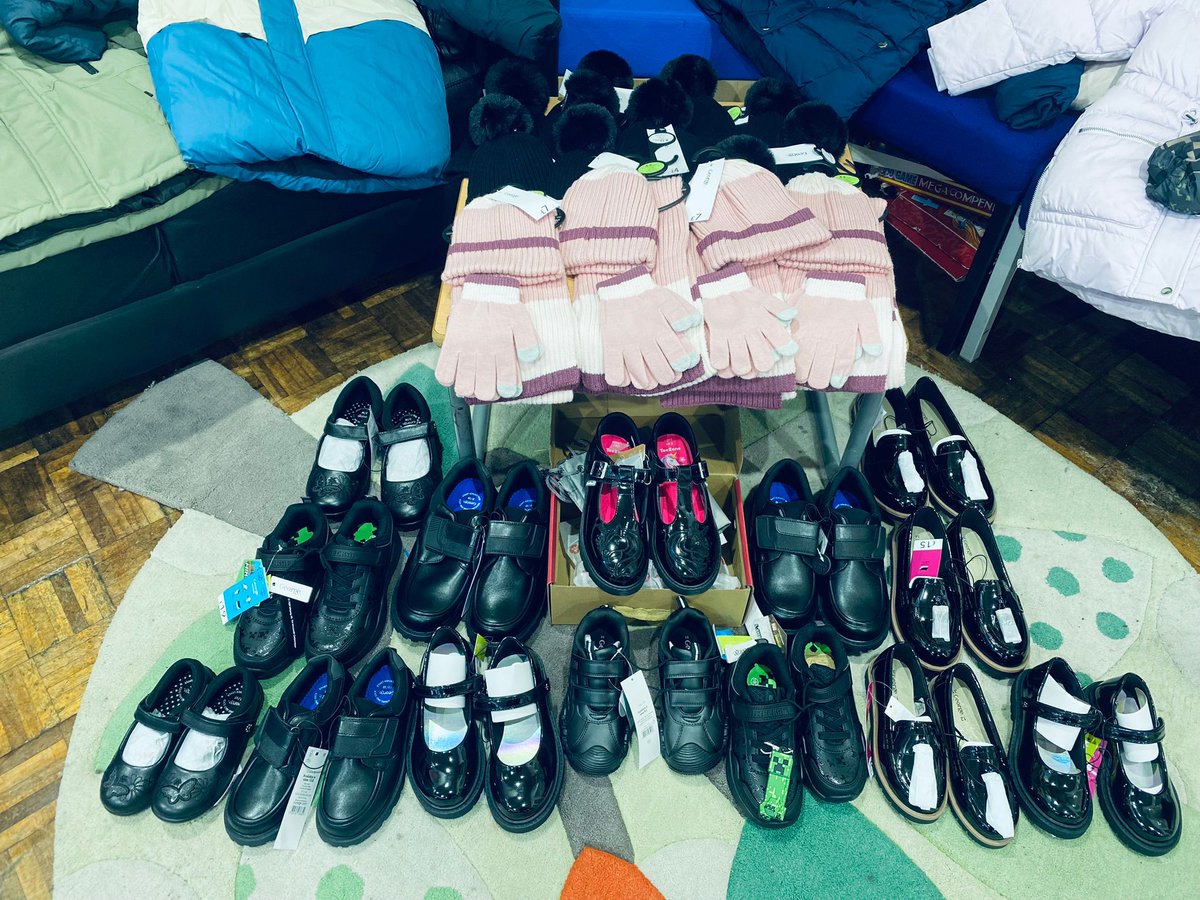 BrookfieldsPri1's tweet photo. A huge thank you to Mark Goodall's amazing charity #cosycoats. We received a delivery of coats and shoes for our children. We can not thank this amazing charity enough for their kindness in supporting our children to stay warm this winter. @trust_create @chrisdysonHT https://t.co/P0thOrTCdc