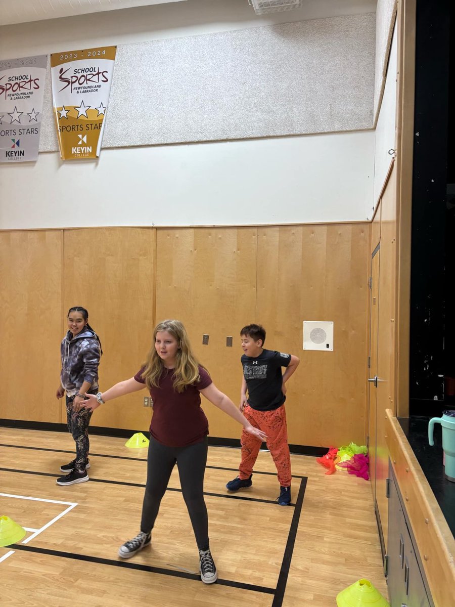 Day 2 of Active Countdown to Christmas students had to, "Capture the Gifts" 🎁 

#PNActiveCountdownToChristmas #SSNLParticipationNation #SchoolSportsNL