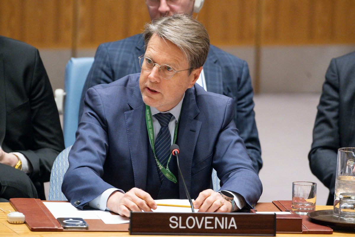 Following the latest developments in Syria, #UNSC held an emergency briefing today.

Slovenia 🇸🇮 called for:
1️⃣ immediate de-escalation 
2️⃣ respect for int'l humanitarian law
3️⃣ Syrian-led political solution in line w/ UNSCR 2254

🇸🇮 continues to support Special Envoy’s efforts.