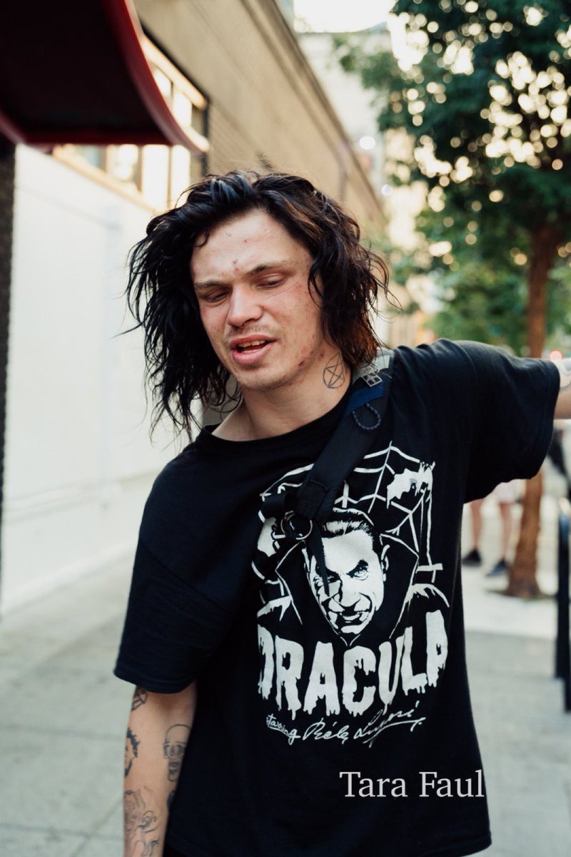 kevinvdahlgren's tweet image. These are homeless teenagers on fentanyl and a photo of colorful/happy/youthful/appealing pipes handed out by Harm Reduction workers to these youths desperate for their next hit. The branding and targeting is clear. @tarafaul503