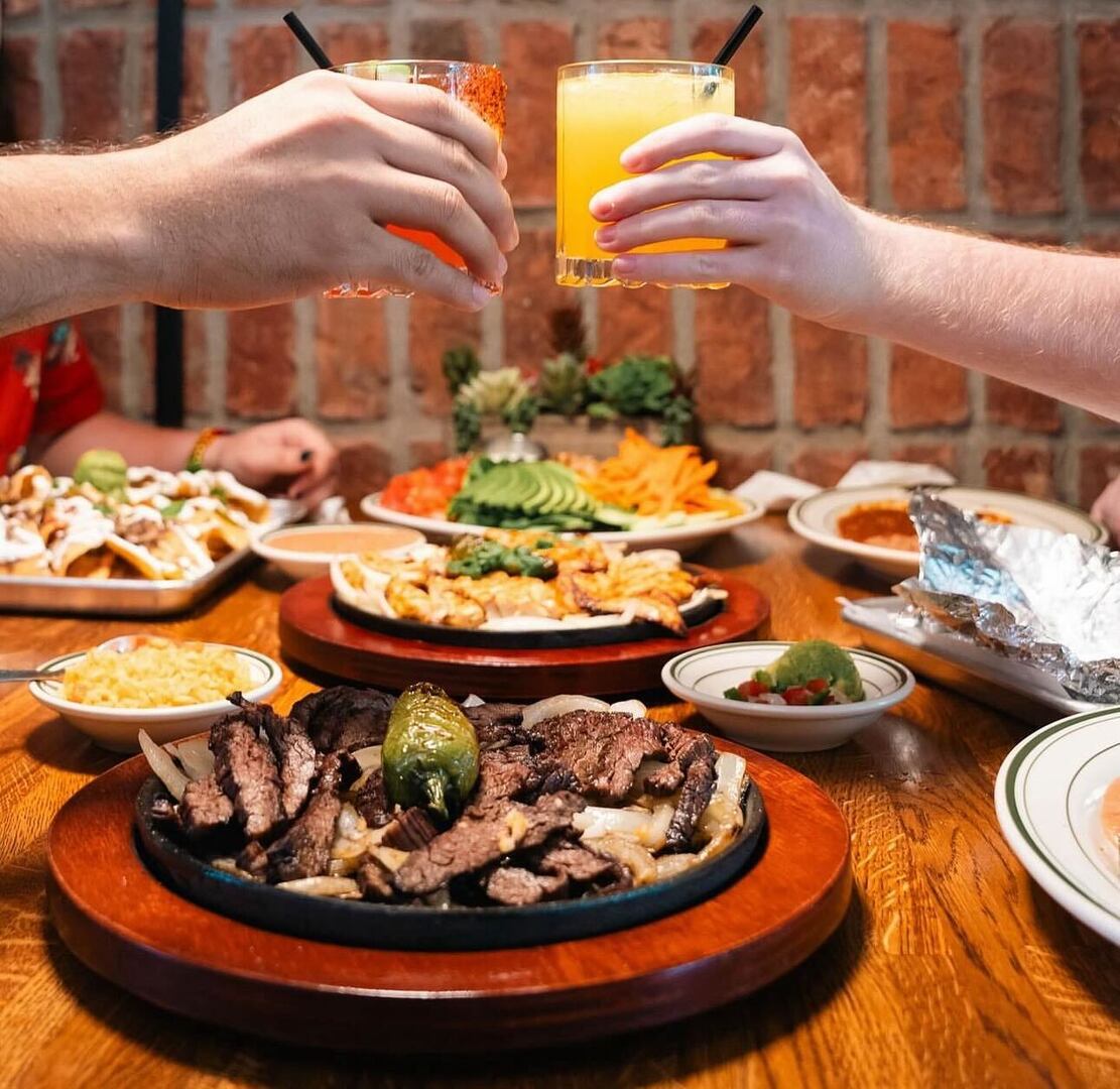 It may be getting cooler, but you can count on @lamexgoof to bring the heat with an order of sizzling fajitas (and a margarita, of course) for dinner at Stomping Grounds! 🔥 instagr.am/p/DDIm6GrJdnM/