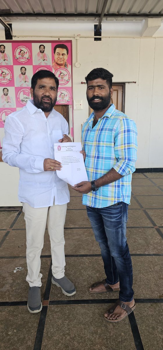 krishnathode's tweet image. సర్
@revanth_anumula @Bhatti_Mallu @OffDSB @TelanganaDGP @SumathiIPS @Shikhagoel_IPS బి  ఆర్ ఎస్ విద్యార్ధి  బెల్లం పల్లి నియొజకవర్గము విద్యార్ధి నాయకులు శ్రీనాథ్   మోసం  చేయటం  వలన  ఒక యువథి  బెల్లంపల్లి లొ మరనించారు ఇలాంటి వ్యక్థులు గురు కులాల సందర్షన చేయకుండా చూడగలరు