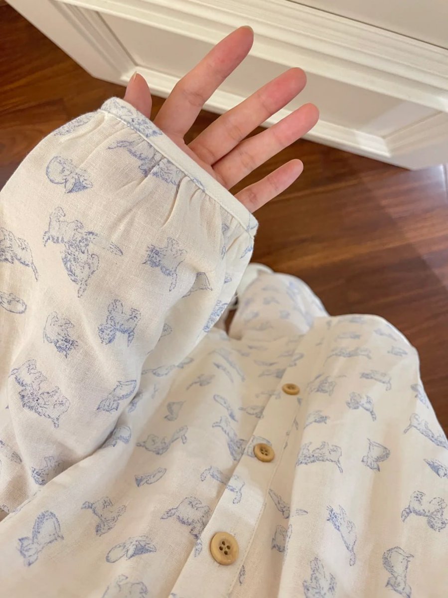 Wearing new pajamas tonight🐈