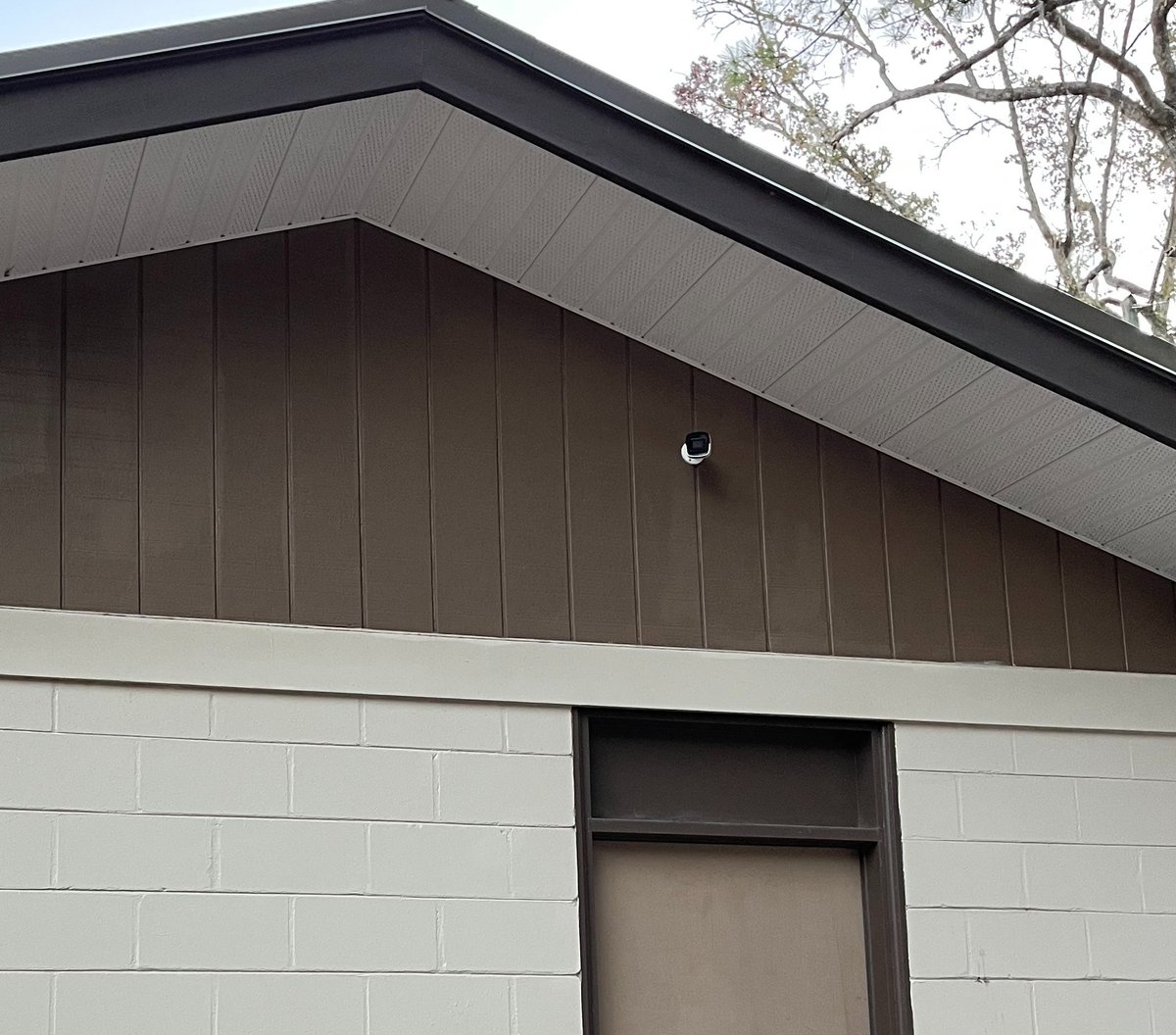 ConnectSmartSys's tweet image. Lights, camera, action! 🎥✨ Today&apos;s camera installation had its challenges, but now this commercial client will have a clear view of their property.  #camerasecurity #camerasystem #cctv #352securitysystems  📸🔒