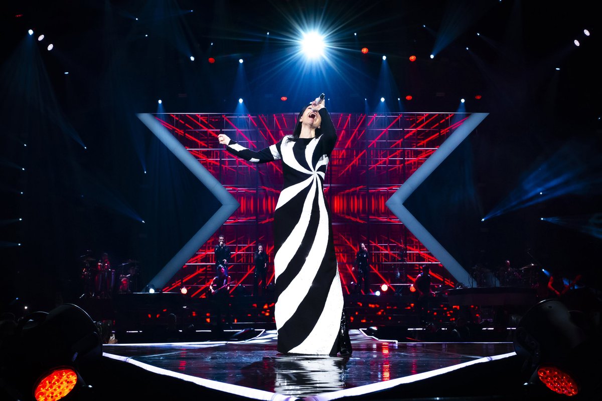 LauraPausini's tweet photo. Merci Cher Marseille 💙❤️🤍 https://t.co/NnyGpN6x8Q