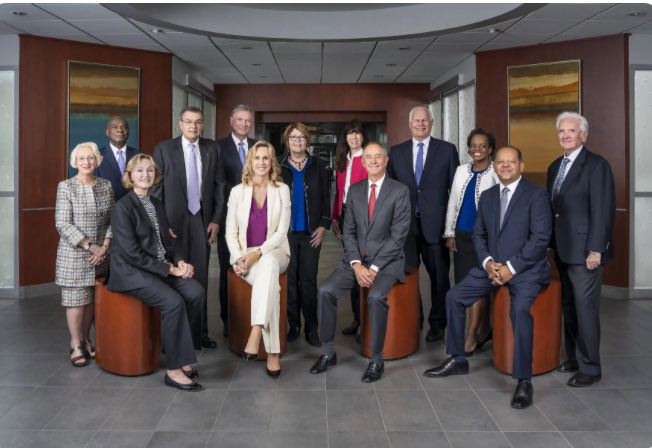 willhumble_az's tweet photo. @stephanieinnes Here are the #BCBSAZ Board of Directors - the folks who are approving the ridiculous salaries that Kehaly, Christ &amp; the other C-suite executives enjoy (at our expense). https://t.co/To4ZRRf8DH