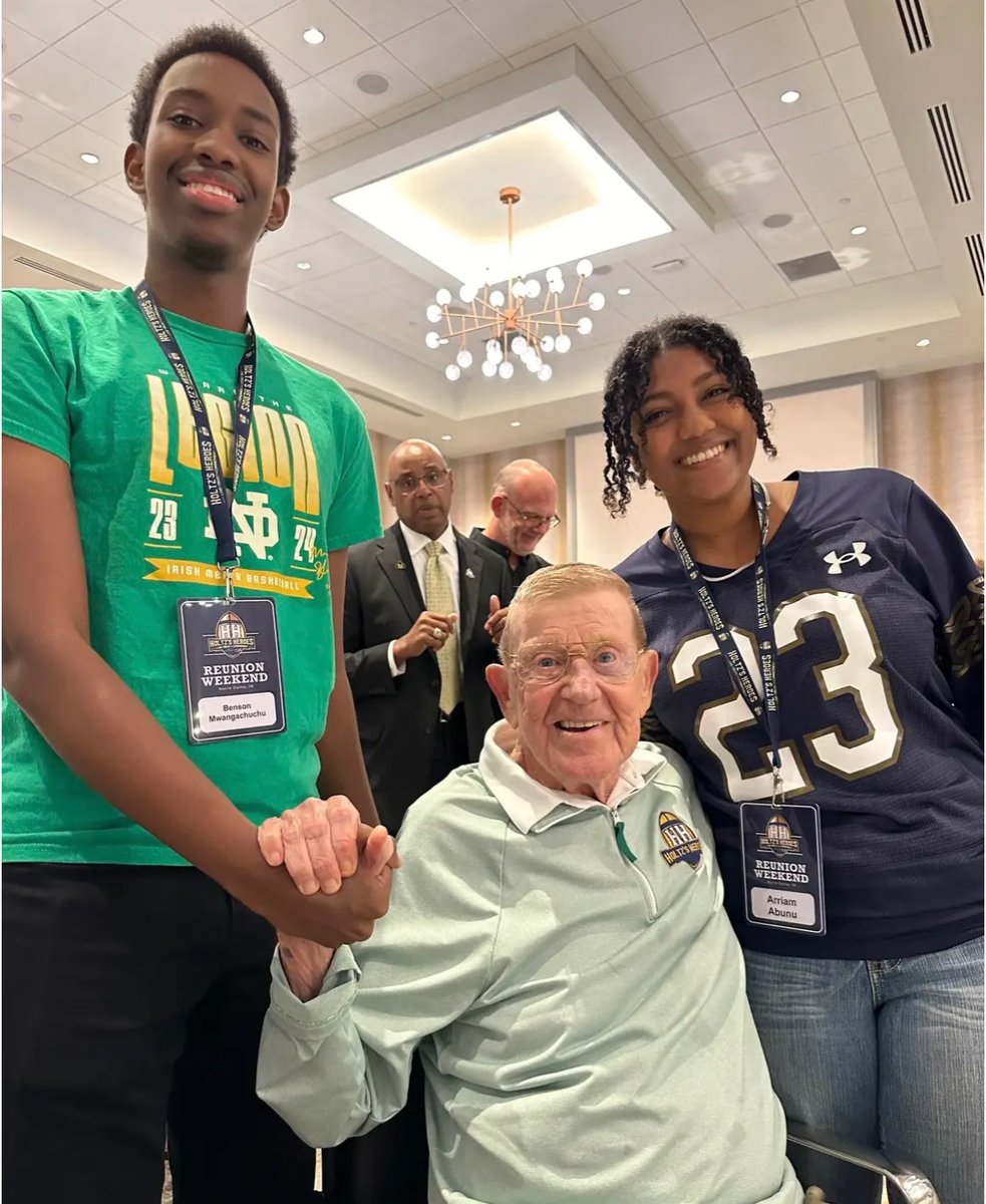 HoltzHeroes's tweet image. Thank you @BackerLounge1!

holtzsheroes.org/donate/

We pay the generosity of our supporters back by paying it forward. Here’s a photo of Coach with two of this year’s scholarship recipients!
☘️ 🏈 🌳 #generationalimpact