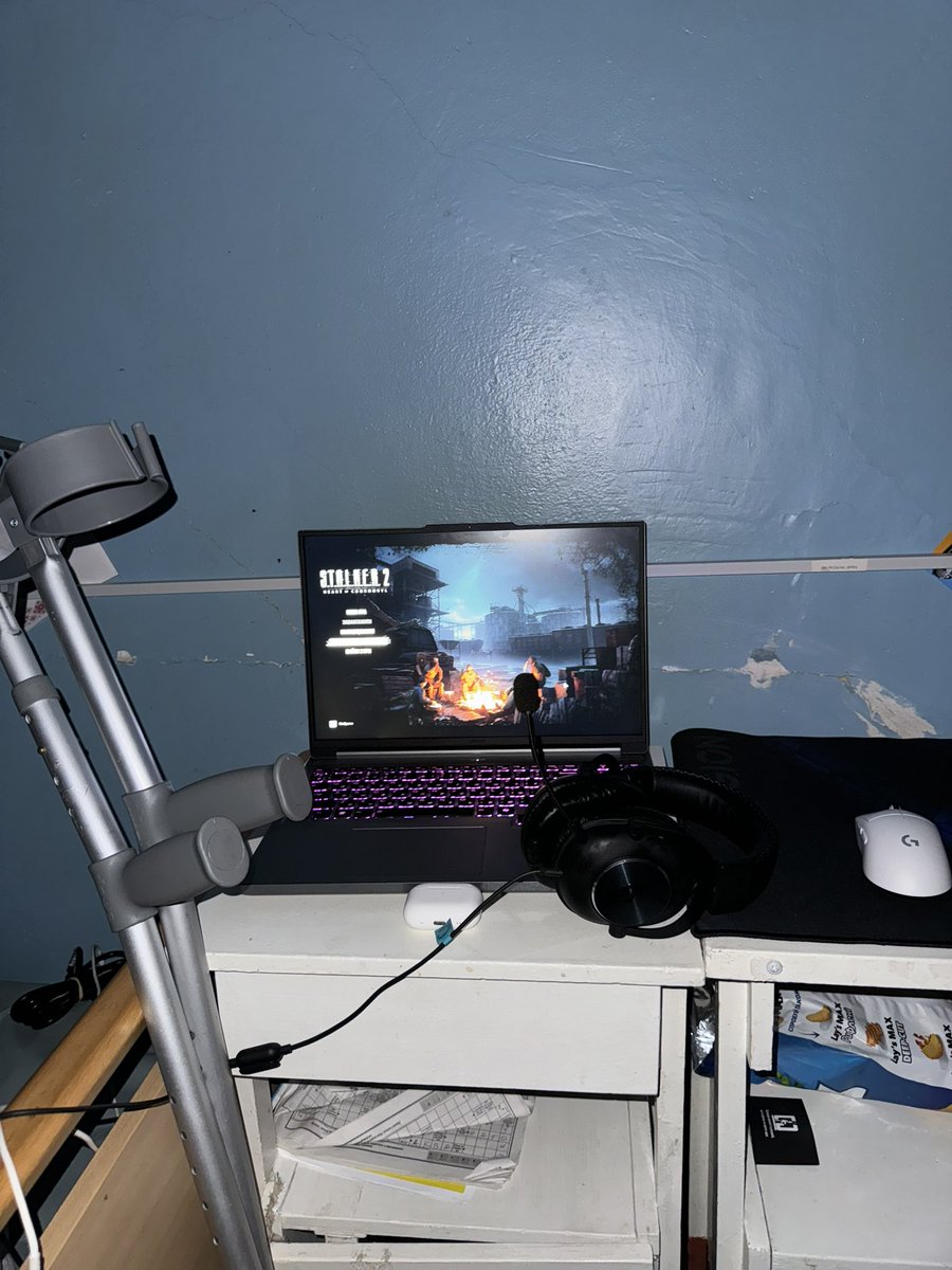 Дівчата, якщо він захоче - він зробить)
Майже 5 днів завантажував її за допомогою мобільного інтернету 🥲