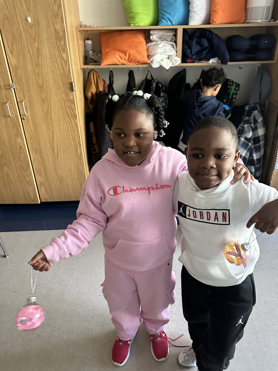 drjtoney's tweet photo. Day 7️⃣5️⃣ @APS_SPARK 🐉💚🌳
What a day! 🎨 Kindergarteners got creative and colorful in art, while Mr. Cameron’s class dove into hands-on STEAM fun. Watching these young minds explore and shine is the highlight of my day! #SPARKCreativity #STEAMPower #SPARK15 https://t.co/uk1MiEvfsn