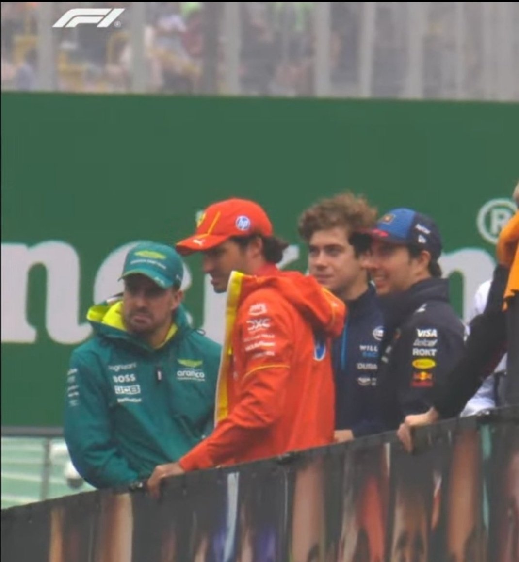 lightsxnmila's tweet image. como me van a querer separar al cuarteto de viejas chismosas 
#ColapintoToF1In2025