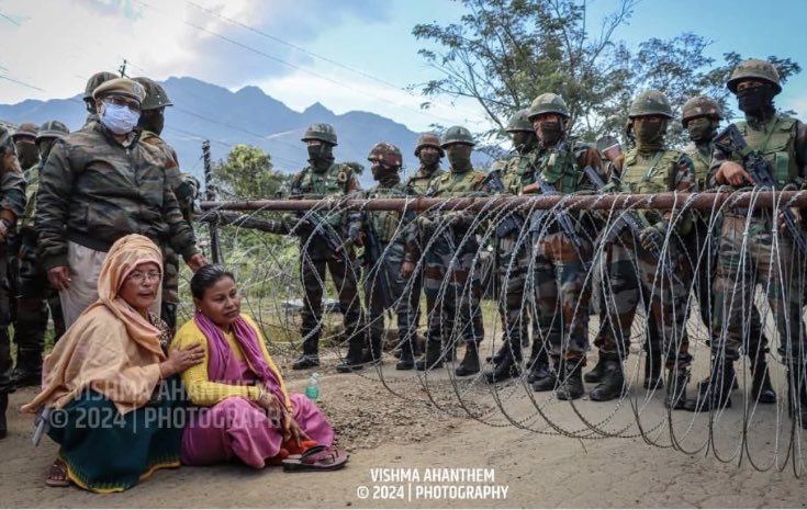 Belarani Singha,wife of Kamal Babu missing since 25 Nov sits in front of road leading to Leimakhong military garrison,HQ of Indian Army’s 57 Mountain Division demanding her husband whereabouts.Since #ManipurViolence erupted on 3rd May 2023, 33+ cases of enforced disappearances.