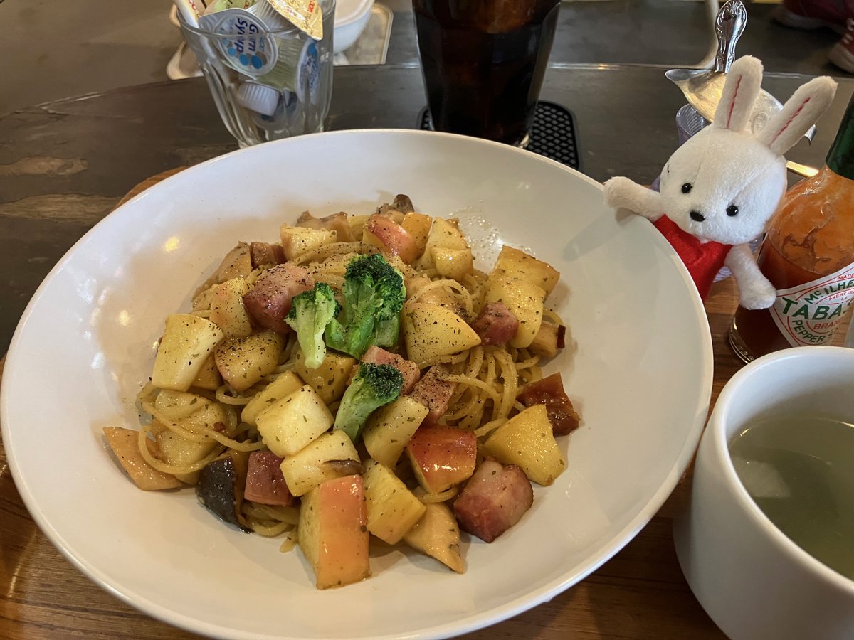 momorin_fuku's tweet photo. #おでかけももりん #飯坂温泉 #oncafe #オンカフェ #りんごパスタ #福島市観光案内所 #福島市観光ノート

ももりんも出かけたよ　りんごパスタ美味しいね https://t.co/Ie2UIF4keX