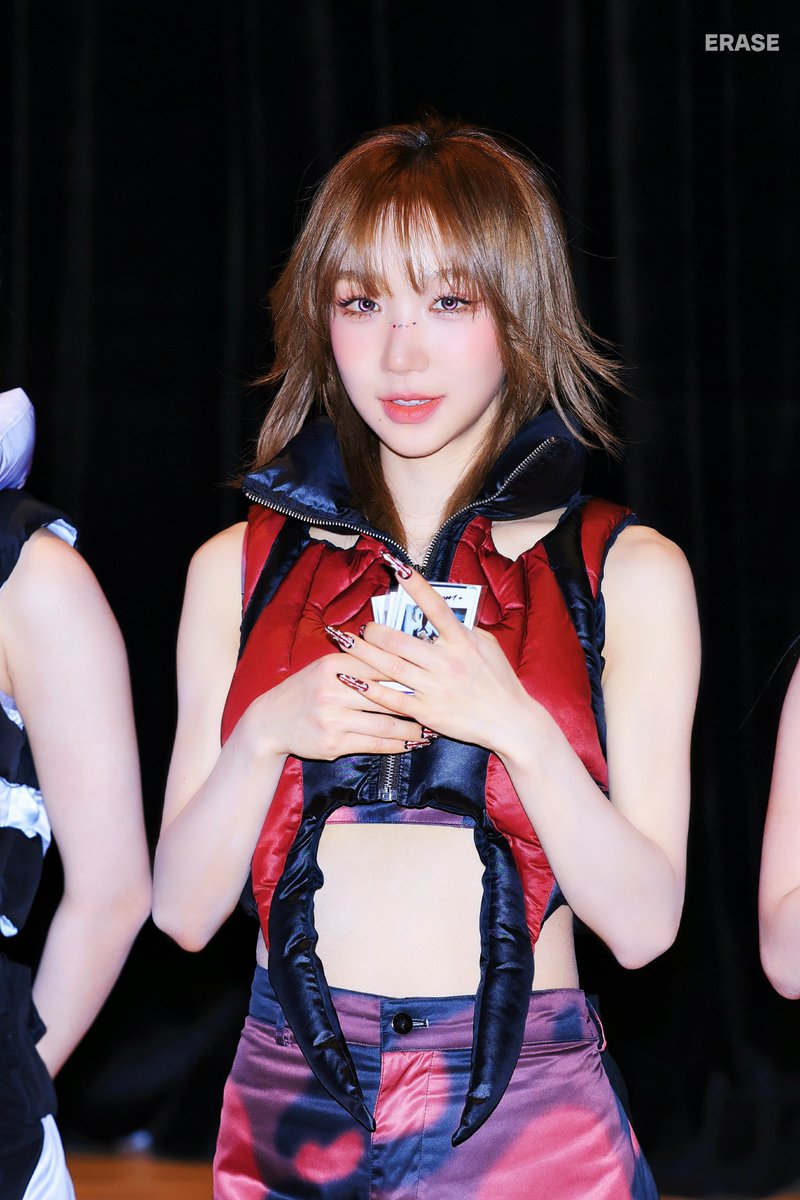 erase426's tweet photo. 241204

#엠마 #EMMA #배드빌런 #BADVILLAIN
#숨 #ZOOM https://t.co/gSJybdqWcC