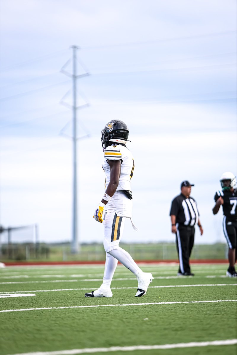 hudl.com/v/2QuDpE check out my highlights 🏁