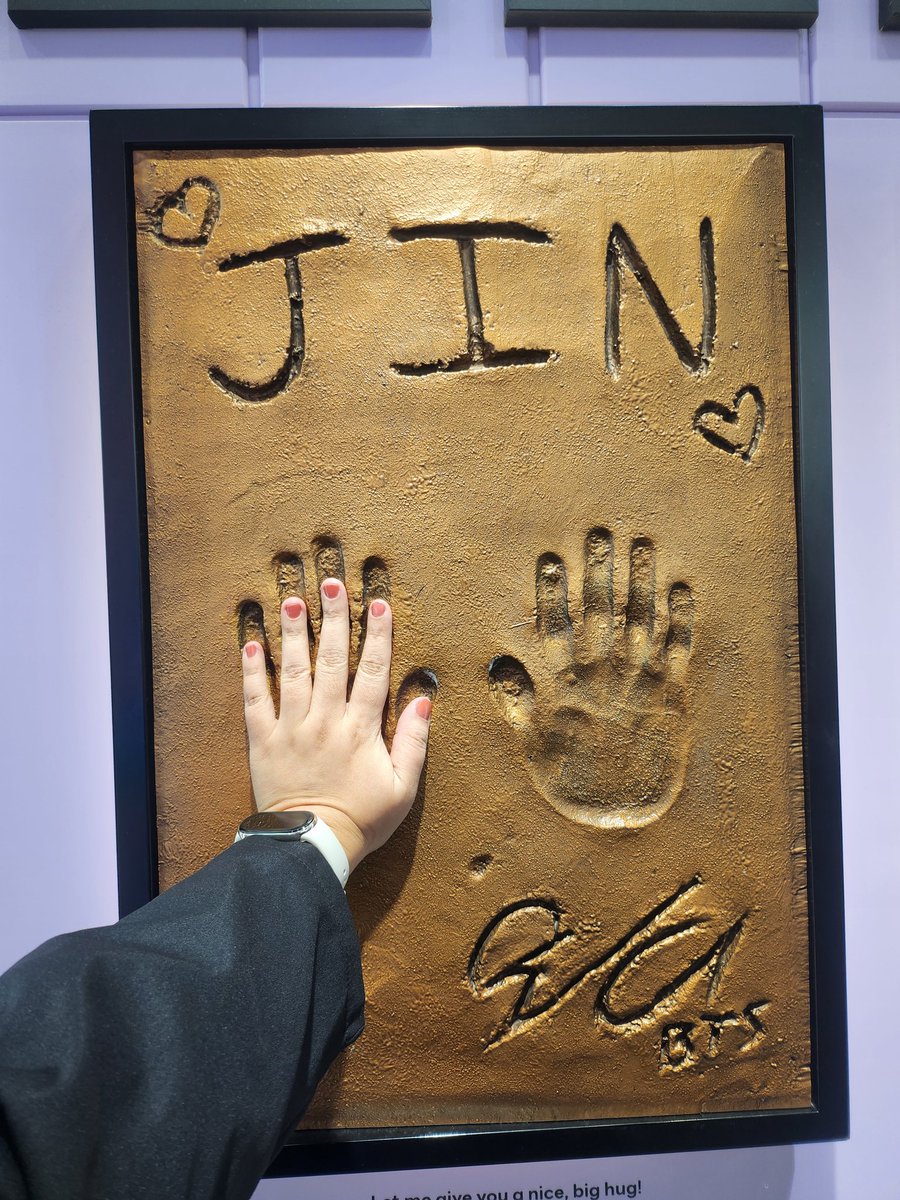 R_Yan1204's tweet photo. Happiest birthday, love! 🥳🎂🎁🎈🥂🫶💙💚❤️❄️

#진
#OurHappinessJinDay
#SuperstarJinDay
#WorldwideHandsomeJin
#YouAreLovedJin
#RunningWildWithJin
#IllBeThereForJin
#YoureOurSoulJin
#AnotherLevelWithJin
#OurRayOfLightJin
#3YearsWithSuperTuna
#HappyJinDay
#HappyBirthdayJin
#JINDAY https://t.co/FgJpHNIH4J