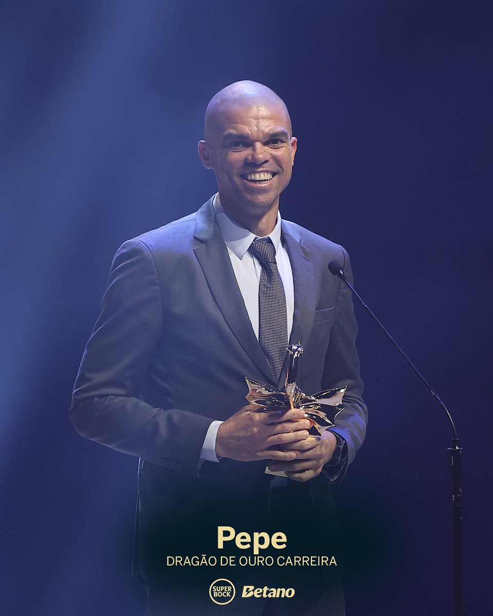 FCPorto's tweet photo. Dragão de Ouro Carreira ⭐ Pepe

#DragõesDeOuro https://t.co/2EbRuXcjHD