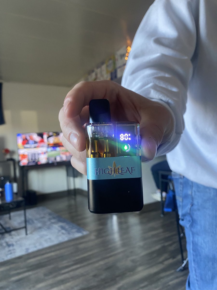 dolly_bott88's tweet photo. Fellas - Game changer, didn’t realize they made 25k puff Geek Bars in THC-A form. Needless to say, I’ll be facing 8gs of techno cart tonight. God speed. https://t.co/AxX1tbJjWl