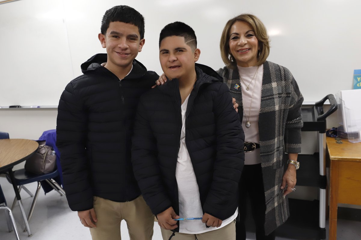 I’m incredibly grateful for the wonderful partnership between El Paso ISD, the Underserved Communities Foundation, and their partners. Together, we were able to provide 75 Magoffin Middle School students with brand-new jackets just in time for the winter season!

#ItStartsWithUs