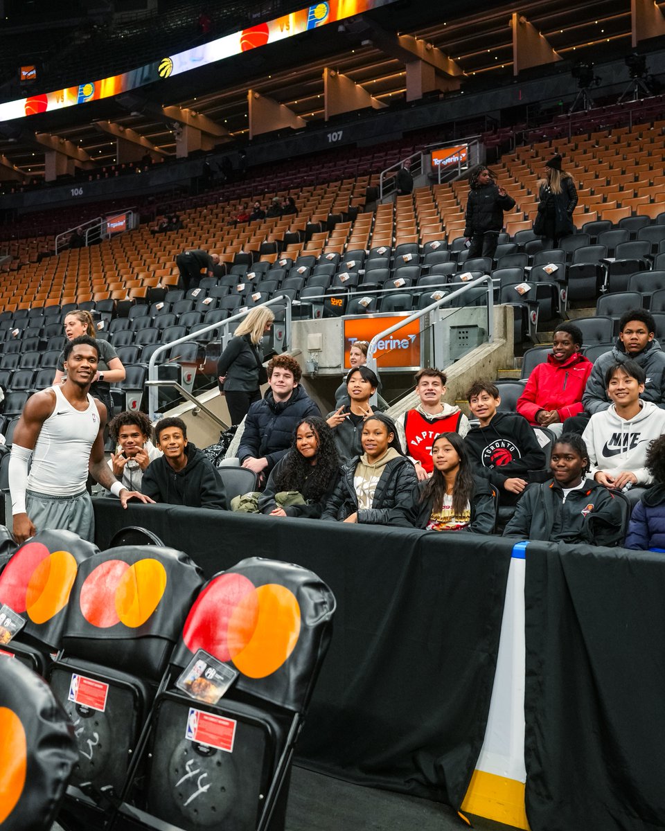 Bennedict Mathurin hosted a group from Toronto Community Housing, an organization dedicated to addressing housing insecurity, during warmups and for tonight's game 💙