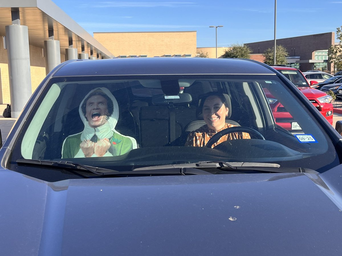 CFISDMarshall's tweet image. It’s fun moments like this during AM car rider duty @CFISDWells that just make my day! #ExploreWells #funparents #Christmaslaughs
