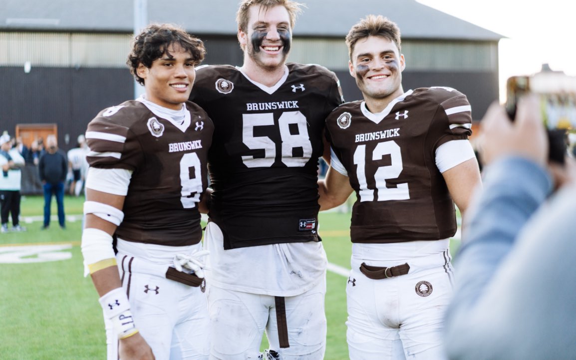 My brothers <a href="/augustine_matty/">Matty Augustine</a> <a href="/BlakeHeberttt/">Blake Hebert</a> let's do it🍀🍀 they don't know what's coming.... ✍🏽✍🏽#NotreDame #GoIrish