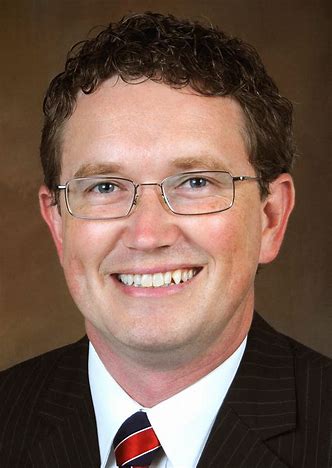 🚨JUST IN: 

Rep. Thomas Massie has introduced a bill to exempt Senior Citizens from taxes on Social Security retirement payments.

Give me a thumps-up 👍, if you support Rep. Massie...