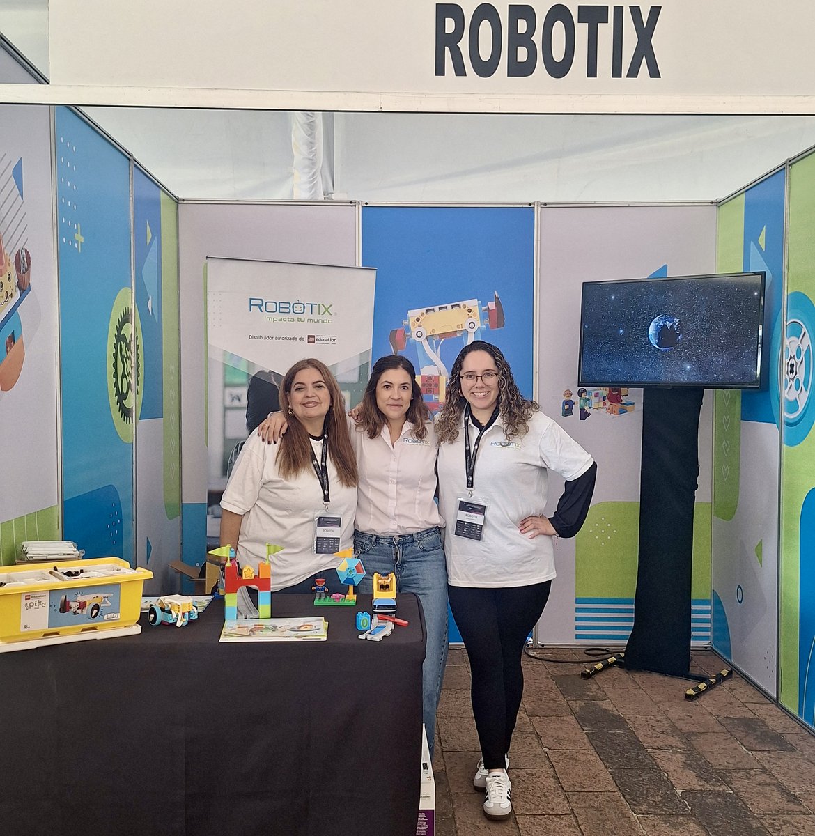SoyRobotiX's tweet image. ¡Estuvimos en el Congreso de Marketing Educativo 2024! 🚀 Fue un honor compartir nuestros programas con docentes, directivos y consultores educativos.   #CIMEDU2024 #SoyRobotiX