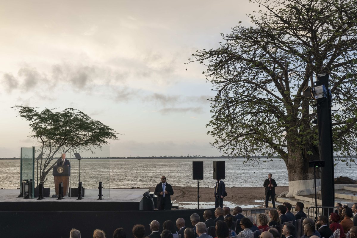 WhiteHouse46's tweet photo. President Biden’s trip marks the first visit ever by a sitting U.S. President to the Republic of Angola, and the first visit of a U.S. President to sub-Saharan Africa since 2015.

Our Administration is committed to deepening the U.S.-Angola relationship. https://t.co/fLySozfLa8